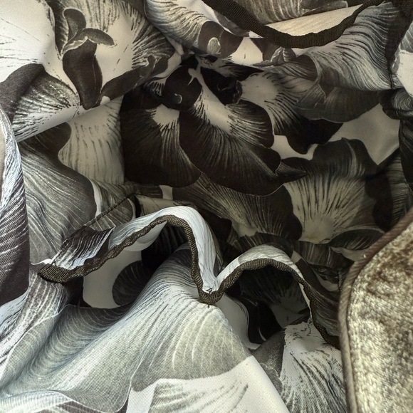 Lululemon Drawstring Bag - Picture 7 of 14